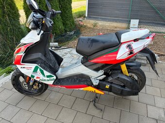Aprilia SR 50 R – Max Biaggi Replica - 3