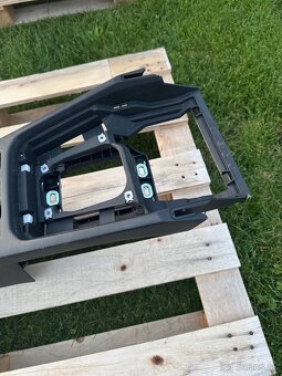 Lakťová opierka a stredový tunel Passat B8 - 3