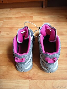 Predám dievčenské turistické topánky - 3