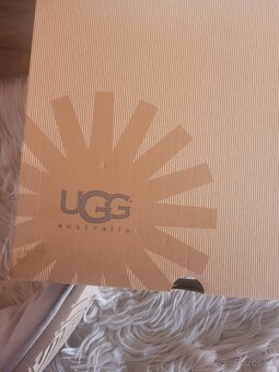 Ugg - 3