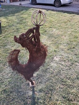 Skulptúra...veselý pes - 3