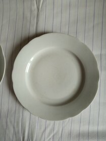 Biele neznačené porcelánové taniere cca 90 rokov stare - 3
