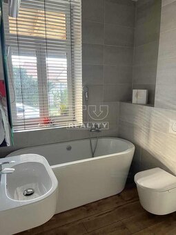 Na predaj úžasný rodinný dom /704 m2/ po úplnej... - 3