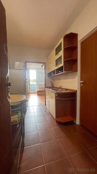 Garsónka s balkónom, 27 m2, 385,-€ - 3