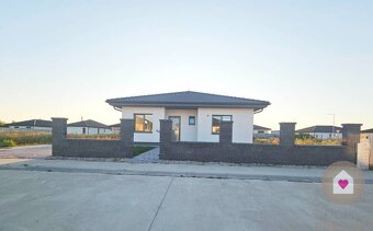 NÍZKOENERGETICKÝ BUNGALOV- 108m2 + krytá terasa 12m2, POZEMO - 3