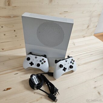 XBOX One S 1TB - 2x Ovladač - 3