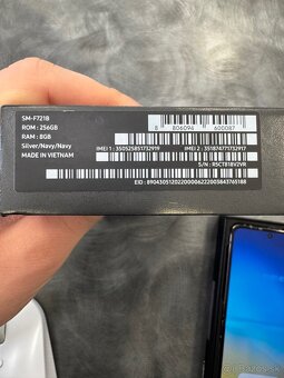 Samsung Z Flip 4 256GB - 3