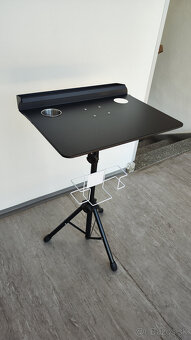 Tetovací stolík - tripod - 3