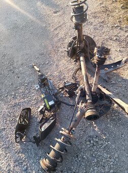 Predám nahradne diely na Škodu Octaviu 2 - 3