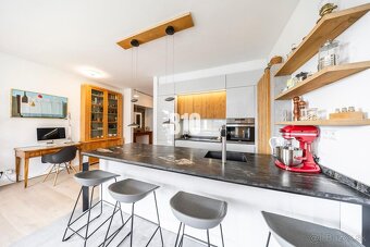 NOVÁ KOLIBA - ELEGANTNÝ 3IZBOVÝ BYT S TERASKOU V KVALITNOM R - 3