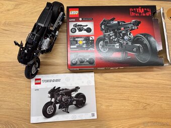 Lego Technic Batcycle 42155 - 3