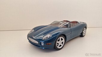 1:18 JAGUAR XK180 - 3