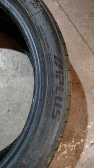 Predám 2ks letných pneu 225/40 r18 - 3