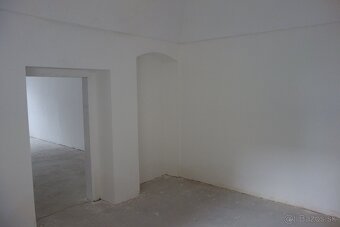 Na predaj atypický 2 izb byt v historickom dome, v centre LM - 3