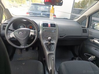 Auris 1,6 93kw 2009 - 3