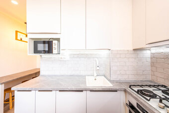 Ponúkame na prenájom nezariadený 2 izbový byt v Humennom - 3