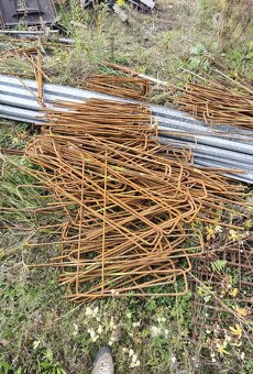 Železné rúry, roxory, stĺpiky, tyče.. Železný materiál - 3