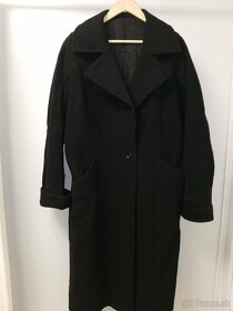Dámsky čierny kabát č. 44 - 3