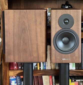 Dynaudio Evoke 20 (orech) + stojany NorStone - 3