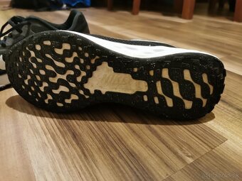 Tenisky zn. Nike veľ. 39,5 - 3