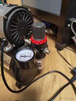 Sada airbrush pištolí (7 ks) s kompresorom a príslušenstvom - 3