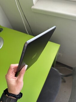 iPad 10.2 64 GB WiFi Vesmírne Sivý 2021 + pero + obal - 3