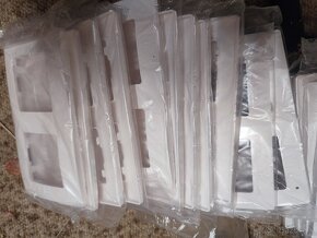 Rámčeky dvojnásobné pre elektroinštalačné prístroje - biele - 3