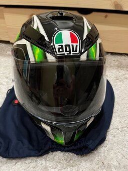 Helma na motorku AGV - 3