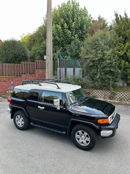 TOYOTA FJ CRUISER - 3