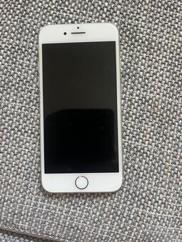 Predám IPhone8 - 3