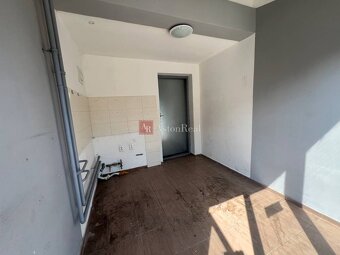 Na predaj obchodný priestor 38m2 v centre mesta Púchov- 1. m - 3