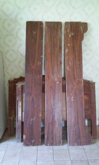 Stará, rozmontovaná dvojpostel - 3