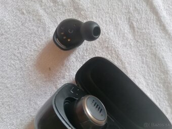 Tablet a sluchátka jbl - 3