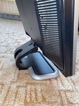 VGA LCD monitor HP L1910 19” - 3