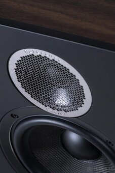 Regálové reproduktory ELAC Debut Reference DBR 62 Black/Wood - 3