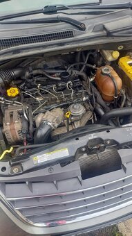 Rozpredám chrysler grand voyager 2.8crdi 120kw rt rok 2010 - 3