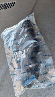 Nová horná hadica od chladiča pre E46 330i/ 325i A 320i - 3