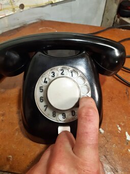Bakelitový telefon TESLA z roku 1978 - 3