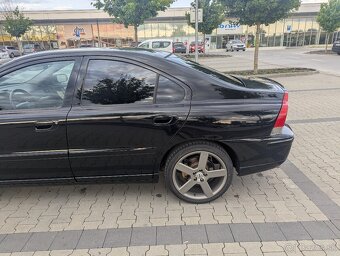 Volvo S60 D5 2.4 R-Design - 3