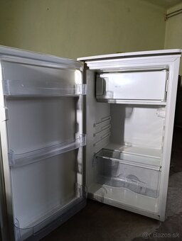 Malá chladnička, staršia, funkčná - 3