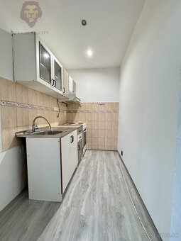 Prenájom Nové Mesto nad Váhom, Športová ulica 1 poschodie - 3