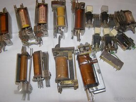 Elektrónky cca 500 kusov+21TE31,pätice,relé,konektory - 3