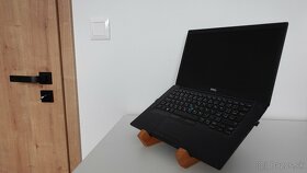 Drevenny ergonomicky stojan na notebook - 3
