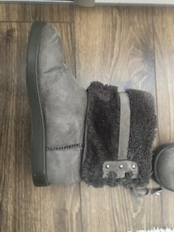 Guess Cizmy Velkost 37 - 3