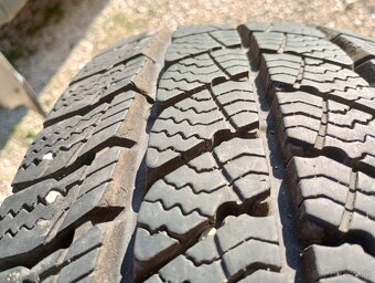 Predam 4ks pneu 215/65/r16C zimne Semperit - 3