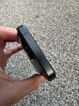 iPhone 15 pro - baterie 98% - 3