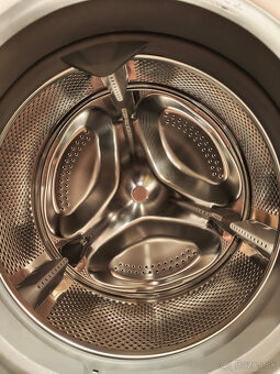 Predám práčku WHIRLPOOL FFS 7259 B EE Freshcare+ - 3