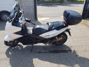 Predam skuter Gileru GP 800 - 3