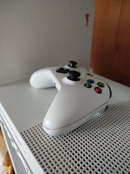 Xbox One S 780GB - 3