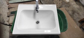 Na predaj staršie keramické umývadlo - 3